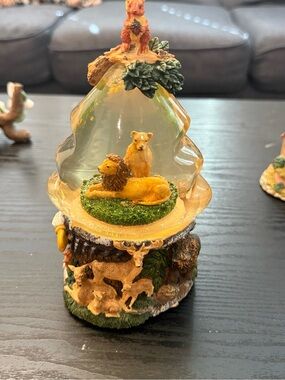 Musical Snow Globe Squirrel Woodland Wildlife Scene Multicolor Glass/Resin